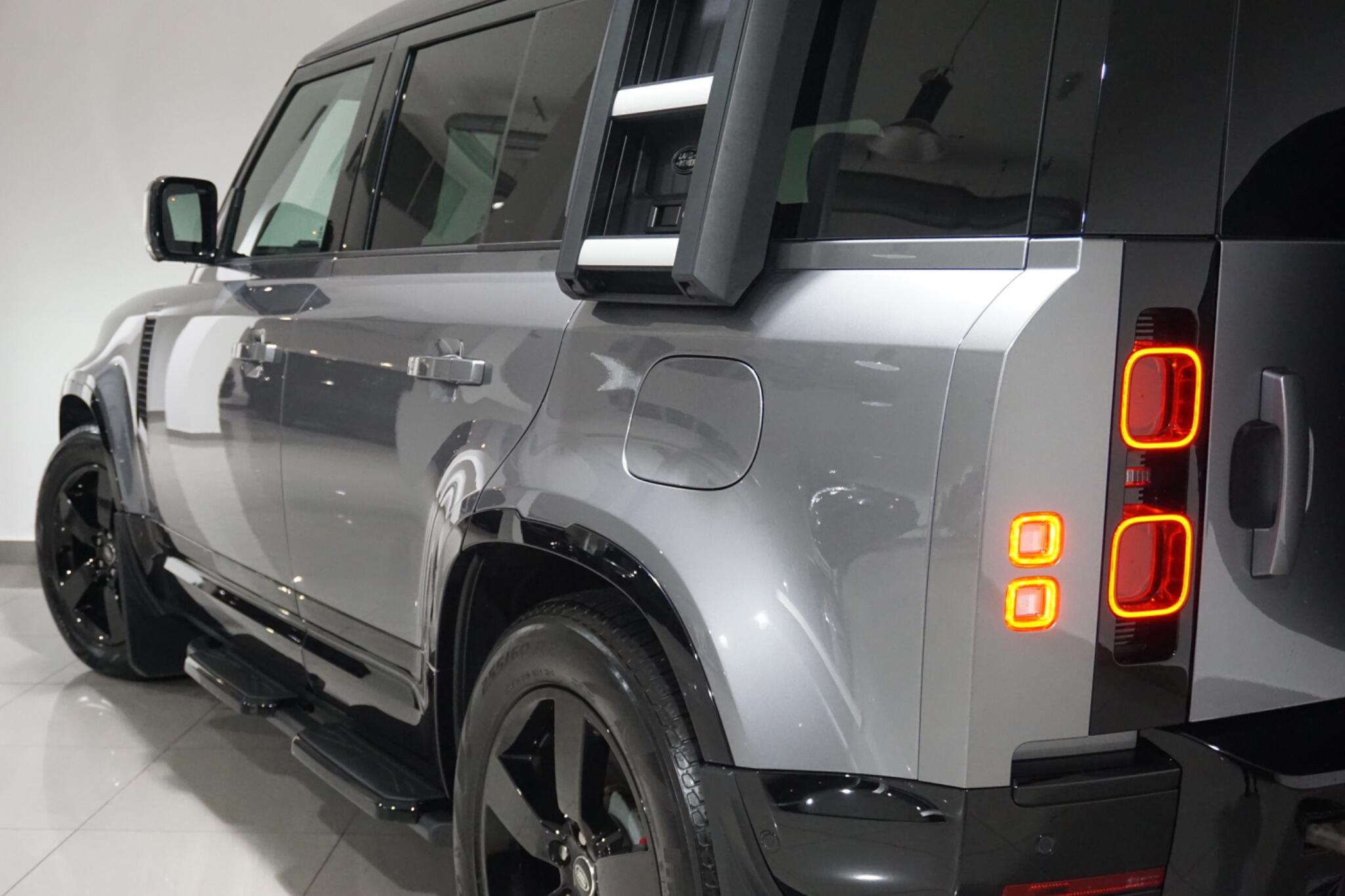 Land Rover Defender 110 2.0 P400e 15.4kWh X-Dynamic SE SUV 5dr Petrol Plug-in Hybrid Auto 4WD Euro 6 (s/s) (404 ps)